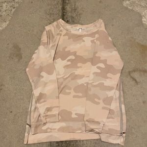 Stella&Dot pink camo sweatshirt size large